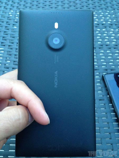 Nokia Lumia 1520 back front